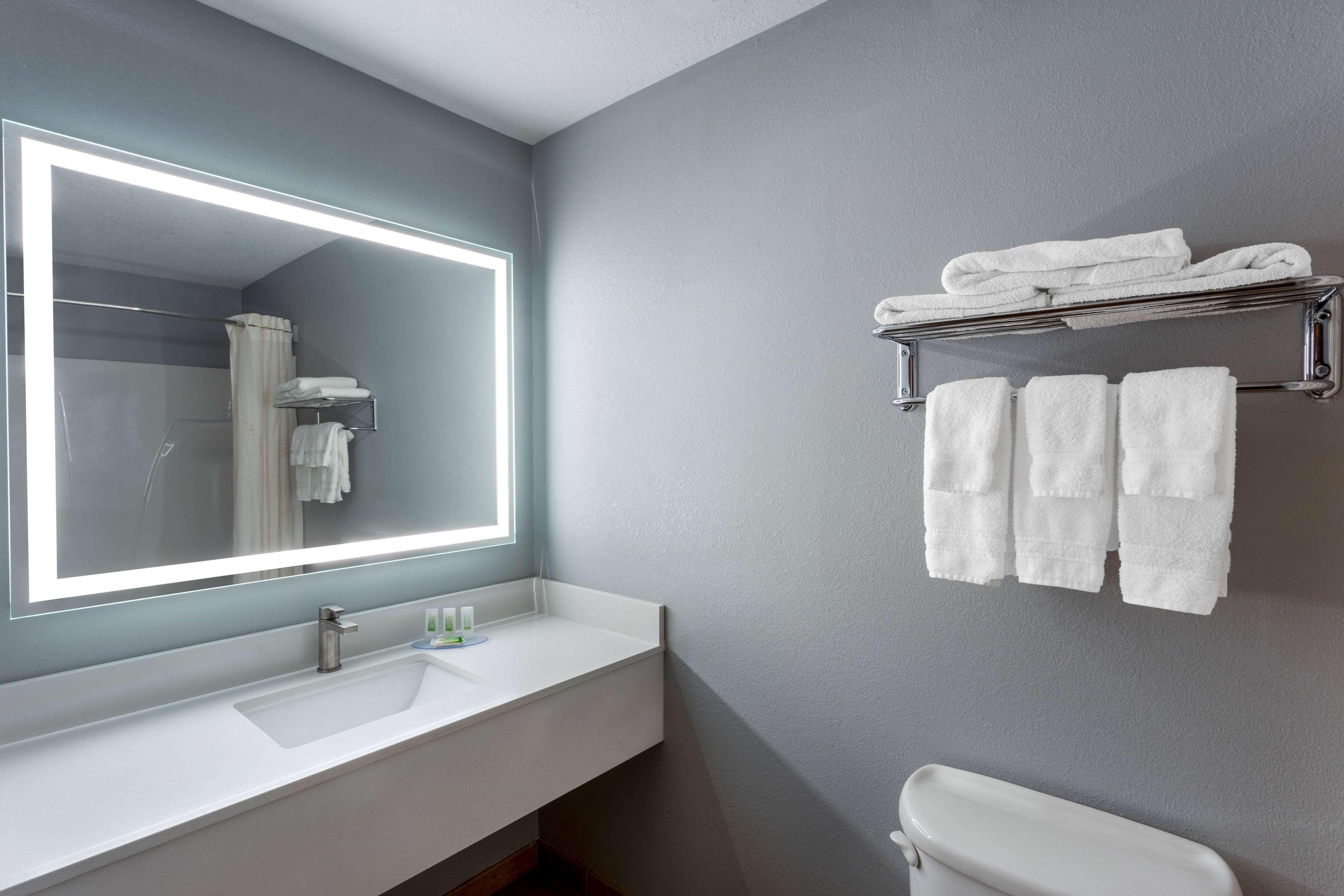 Americinn By Wyndham Fulton Clinton Esterno foto